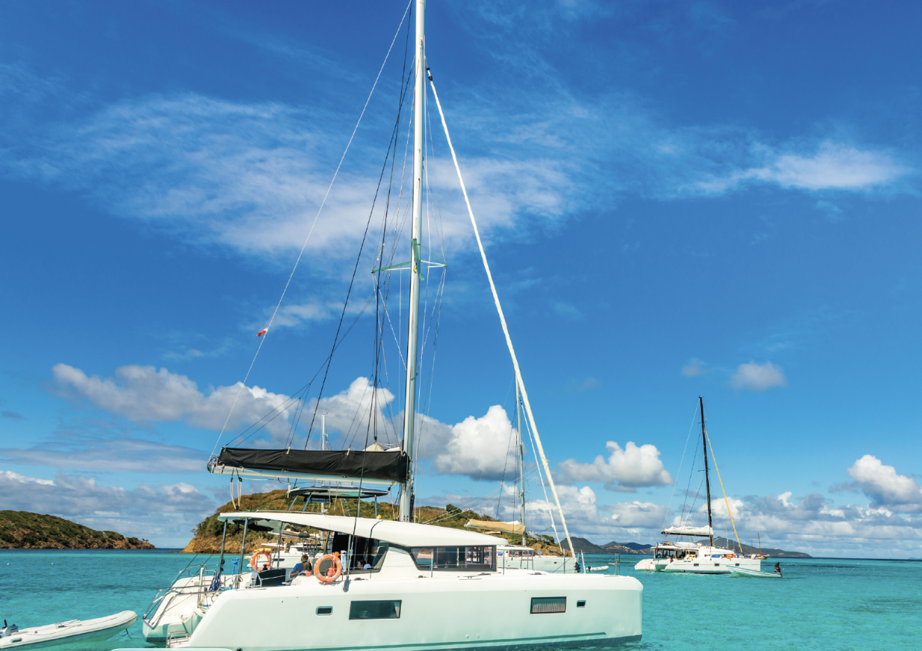Bareboat Charter vs Crewed Charter: Understanding the Legal Distinction